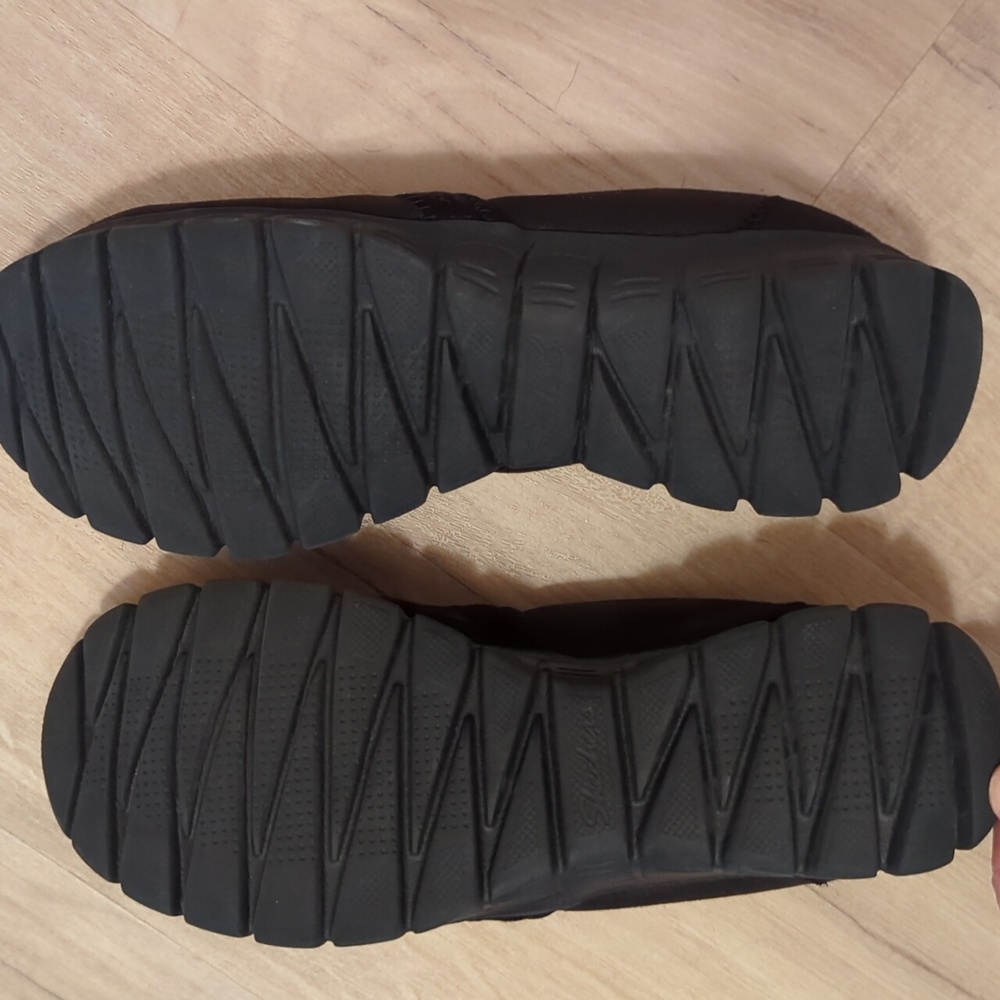 Sz.8 Skechers Slip-ons Air-Cooled Memory Foam . All Black - Picture 8 of 9